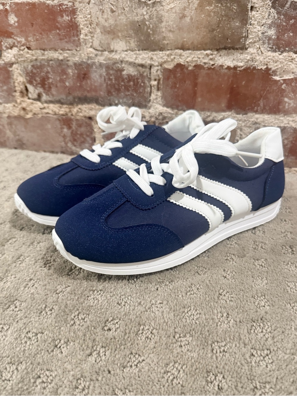 Navy & White Retro Runner Women's Athletic Sneakers